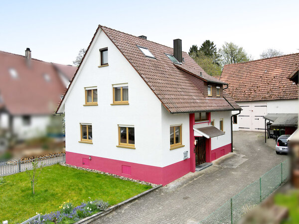 Einladendes 2-Familienhaus mit Ökonomiegebäude in Neulingen Nussbaum