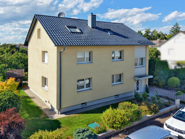 Gepflegtes Zweifamilienhaus mit Garten, Terrasse und vielseitigen Nutzungsm...