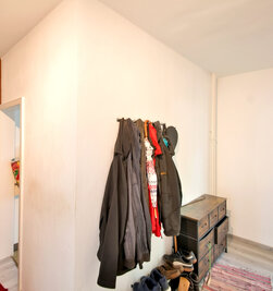 Flur mit Blick zum Kinderzimmer und Küche