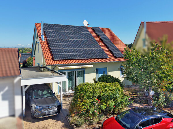 Viel Platz für die ganze Familie, Fertighaus mit Garten, Kamin & zusätz...