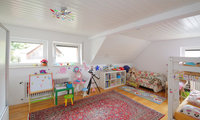 großes, helles Kinderzimmer