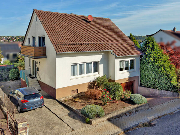 Großzügiges Einfamilienhaus auf weitläufigem Grundstück mit besonderem Pote...
