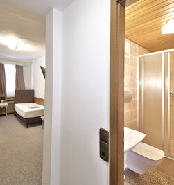Doppelzimmer mit zwei Einzelbetten