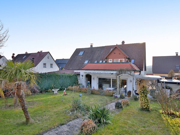 Ein Garten zum Verlieben: Doppelhaushälfte mit Dachgarten & Wintergarte...