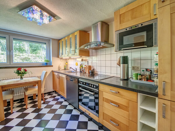 Zentrale Lage & eigener Garagenstellplatz: Helle gepflegte 2-Zimmer-Sou...