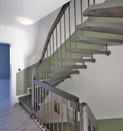 OG Flur und Treppe