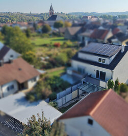 Haus und Umgebung