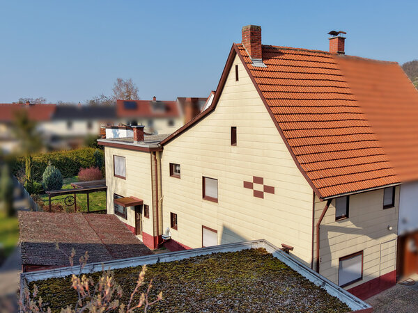 Doppelhaushälfte mit großem Garten & Ausbaupotenzial in begehrter Lage ...