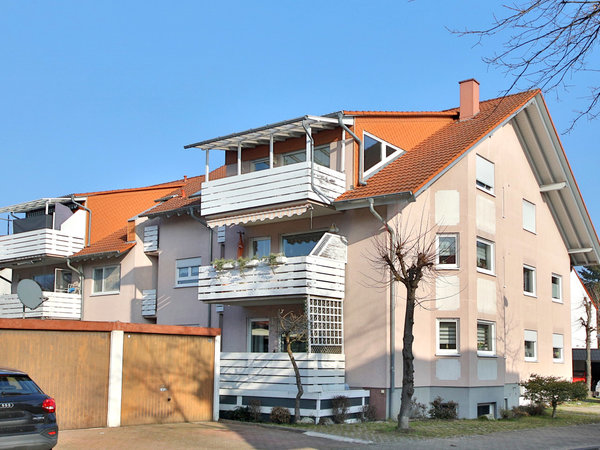 Top gepflegte 2-Zimmer-Wohnung mit Balkon und Pkw-Stellplatz