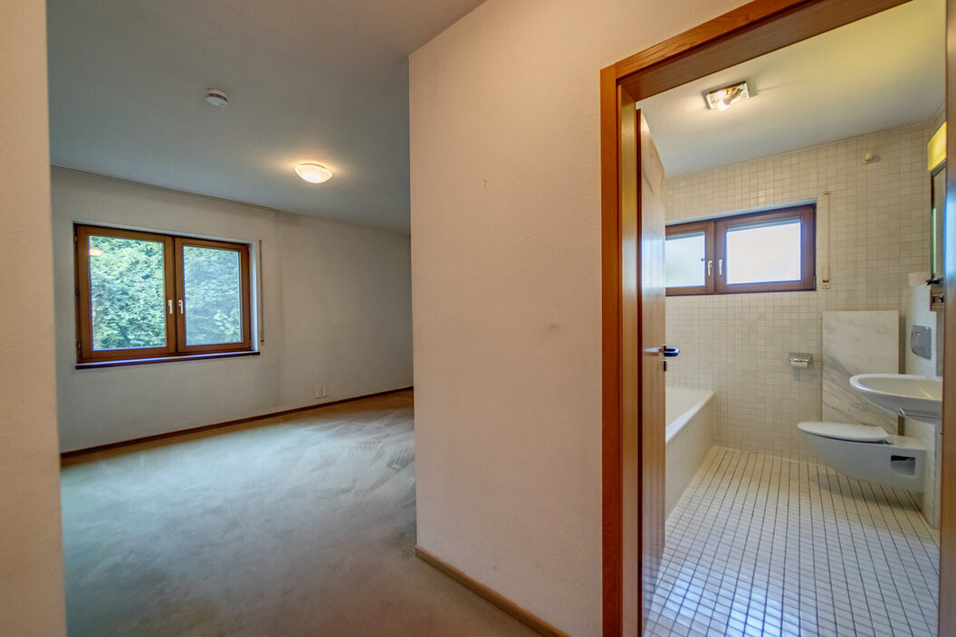 Bad/Schlafzimmer EG