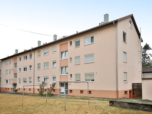 Helle 3-Zimmer-Erdgeschosswohnung mit Balkon und Einbauküche in Bad Friedri...