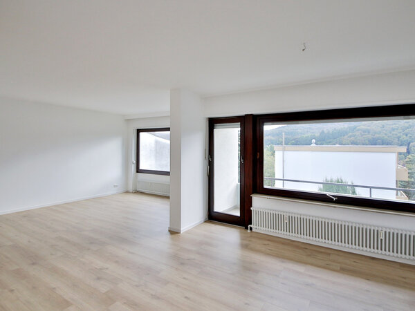 Großzügige 4-Zimmer-Wohlfühlwohnung mit sonnigem Balkon und besonderem Raum...
