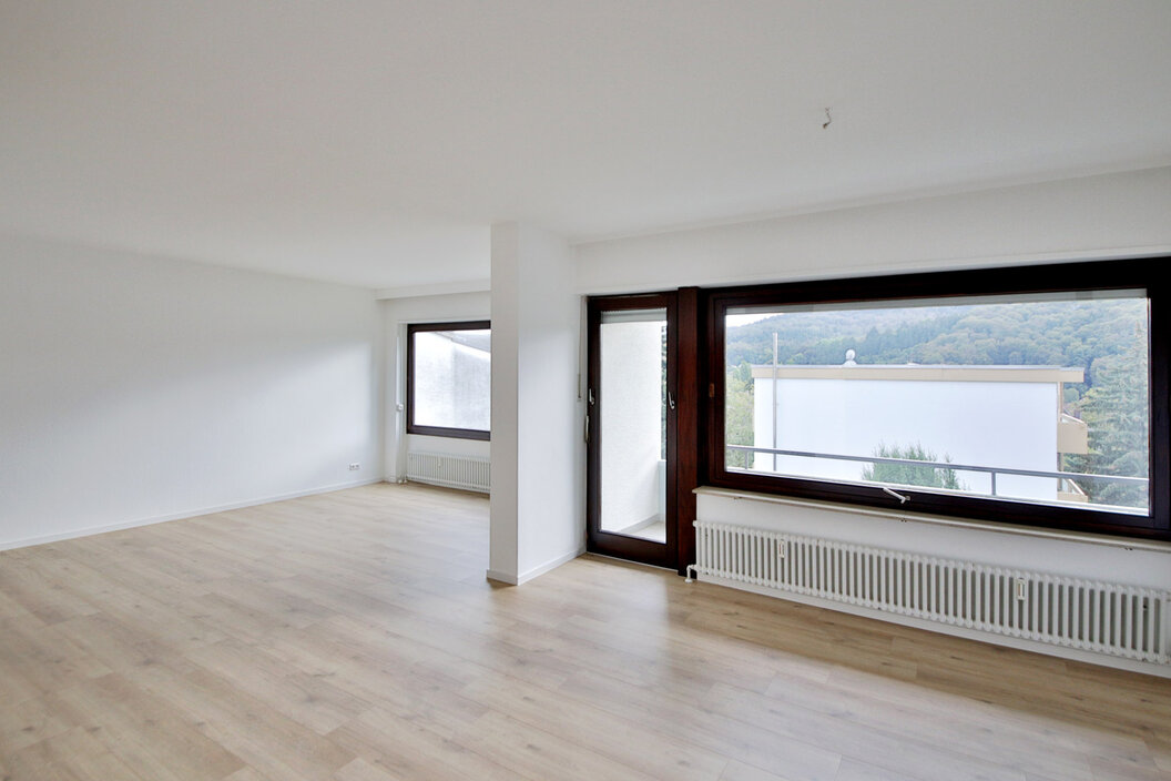 Wohnzimmer mit Balkon