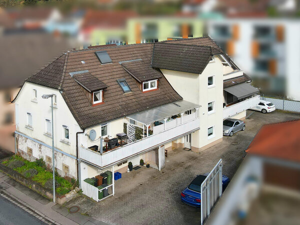 Attraktives 4-Familienhaus mit leerstehender, 129 m² großer Dachgeschosswoh...