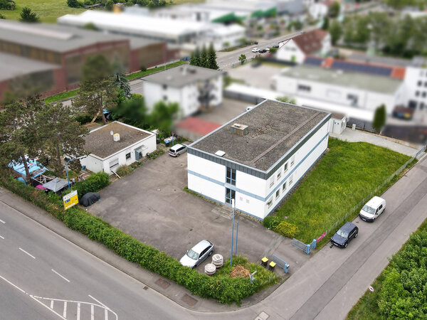 Wohnhaus mit großzügiger Gewerbehalle – vielseitige Nutzungsmöglichkeiten